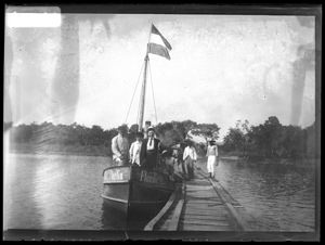 Jezero Ypacarai. Prijelaz od današnjeg grada Aregúa do grada San Bernardino. Paragvaj. 1904.